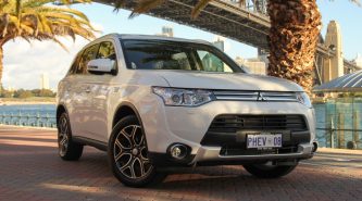 Mitsubishi Outlander PHEV Review 2015