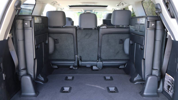 2016 Toyota LandCruiser 200 - Chasing Cars