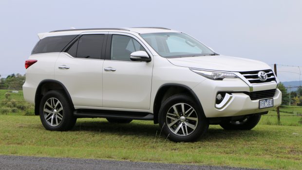 2016 Toyota Fortuner Crusade - Chasing Cars