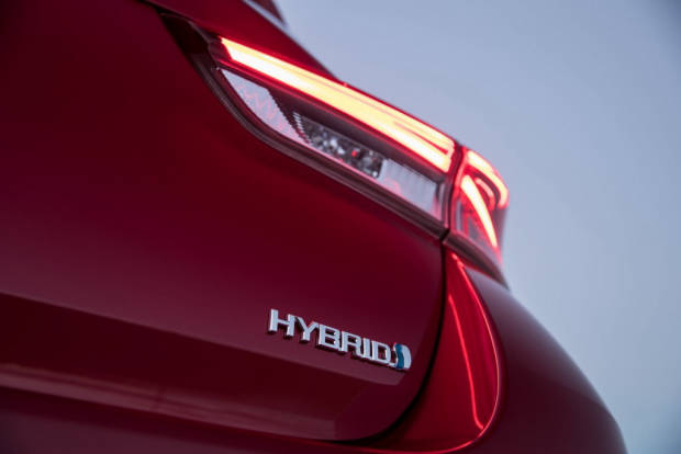 2016 Toyota Corolla Hybrid - Chasing Cars 5