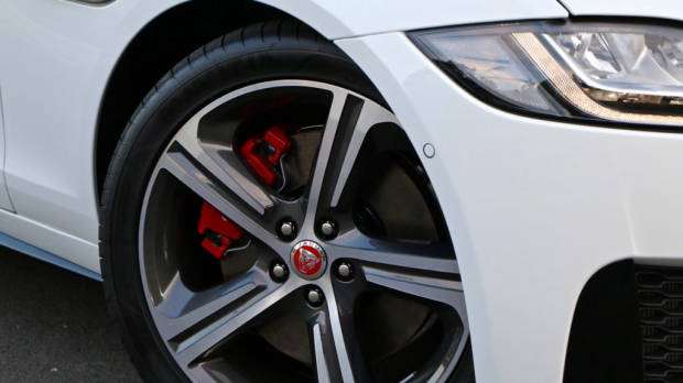 2016 Jaguar XF S Review – Chasing Cars