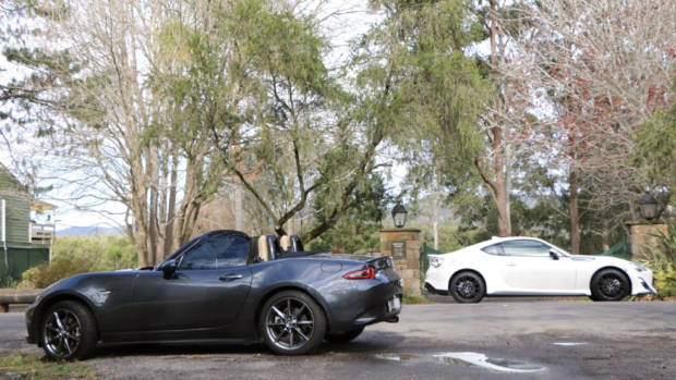Toyota 86 vs Mazda MX-5 – Chasing Cars