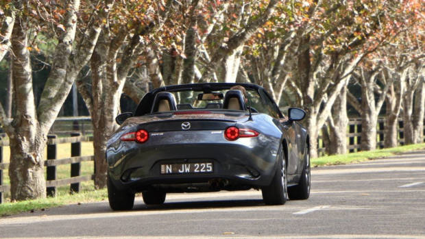 2016 Mazda MX-5 Review – Chasing Cars