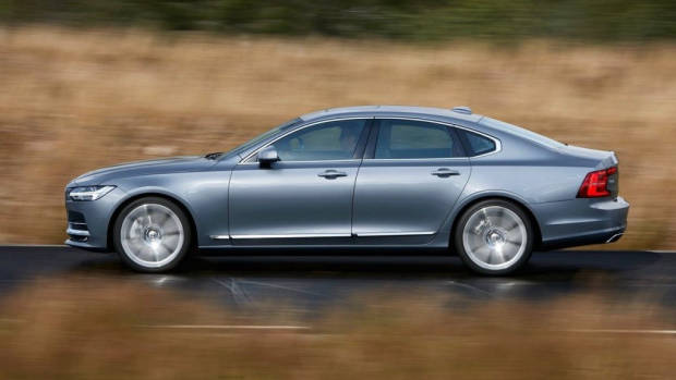 2017 Volvo S90 - Chasing Cars