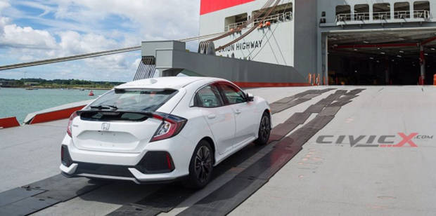 2017 Honda Civic Hatch - Chasing Cars