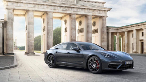 2017 Porsche Panamera Turbo - Chasing Cars