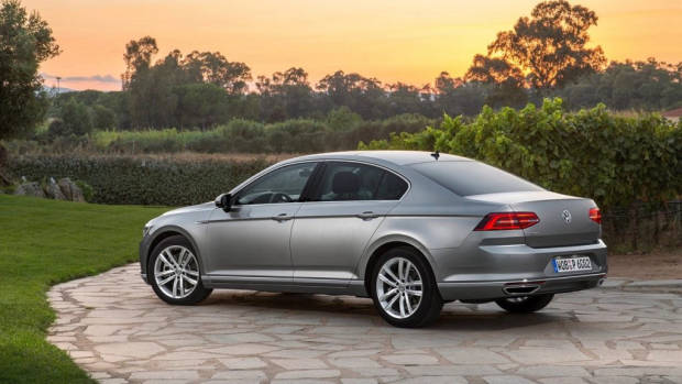 2017 Volkswagen Passat - Chasing Cars