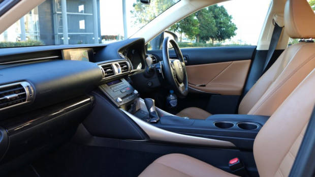 Lexus IS 200t Review - Chasing Cars