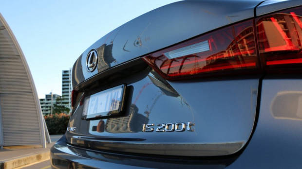 Lexus IS 200t Review - Chasing Cars