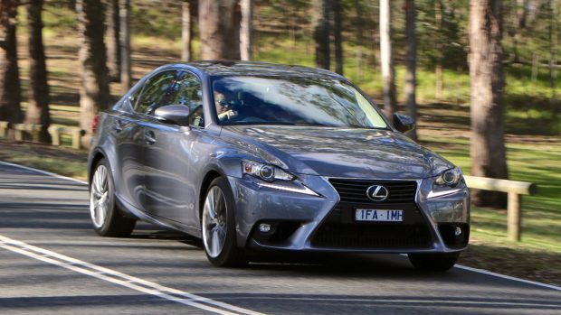 Lexus IS200t Review - Chasing Cars