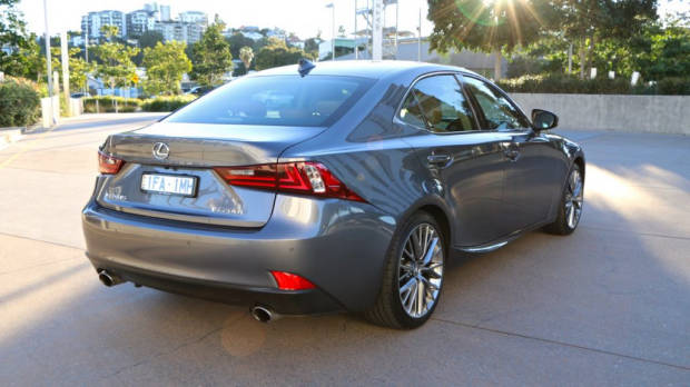 Lexus IS 200t Review - Chasing Cars
