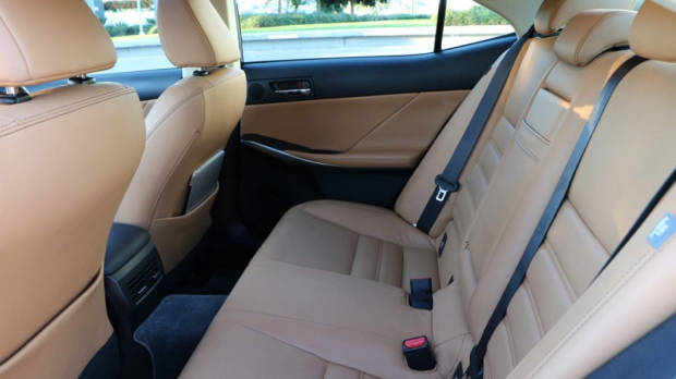 Lexus IS 200t Review - Chasing Cars