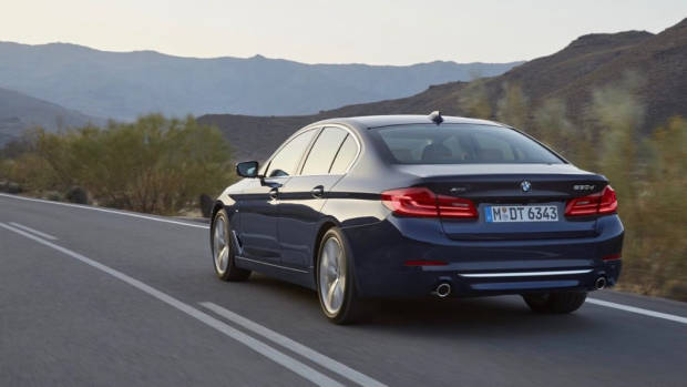 A 2017 BMW 5 Series G30 Luxury Line – Chasing Cars