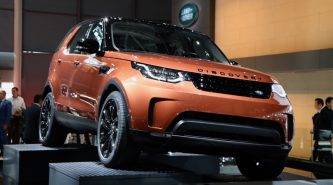 2017 Land Rover Discovery 5 debuts with four-cylinder