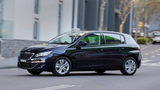 2016 Peugeot 308 in motion