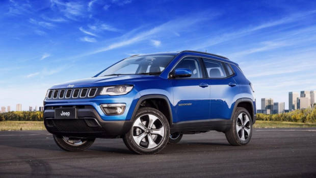 2017 Jeep Compass in blue – Chasing Cars