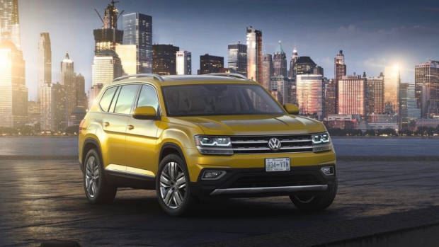 2017 Volkswagen Atlas in the city – Chasing Cars