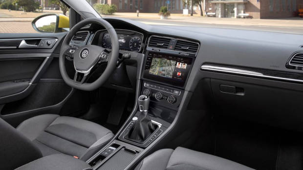 2017 Volkswagen Golf Interior with Discover Pro 9.2-inch screen – Chasing Cars