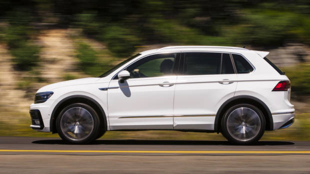 2017 Volkswagen Tiguan 162TSI R-Line white profile
