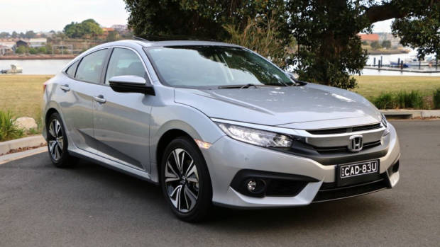 Silver 2017 Honda Civic front end