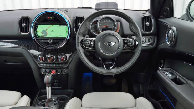 2017 MINI Countryman Interior – Chasing Cars