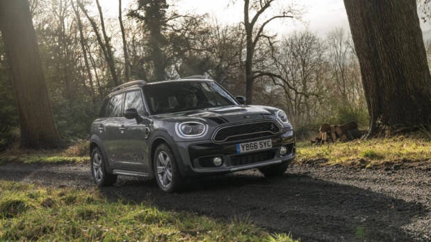 2017 MINI Countryman Offroad – Chasing Cars