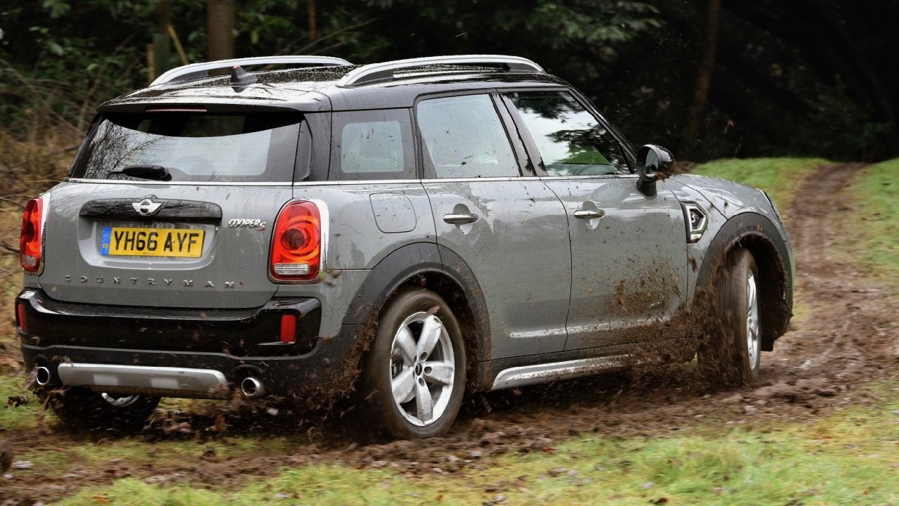 2017 MINI Countryman Offroad – Chasing Cars