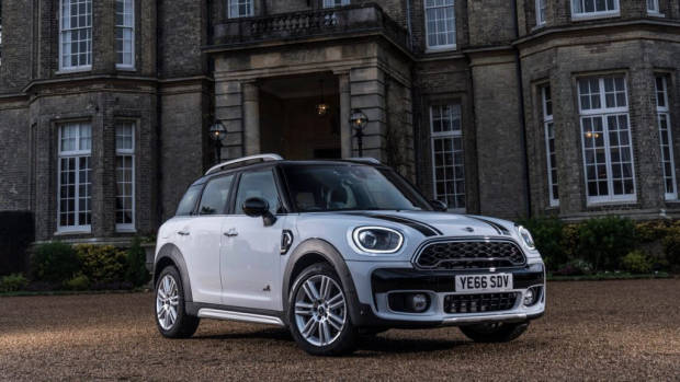 2017 MINI Countryman S – Chasing Cars