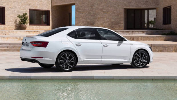2017 Skoda Superb Sportline Sedan Australia – Chasing Cars