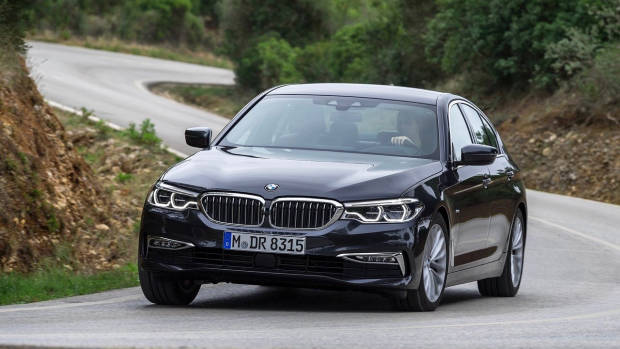 2017 BMW 5 Series blue front