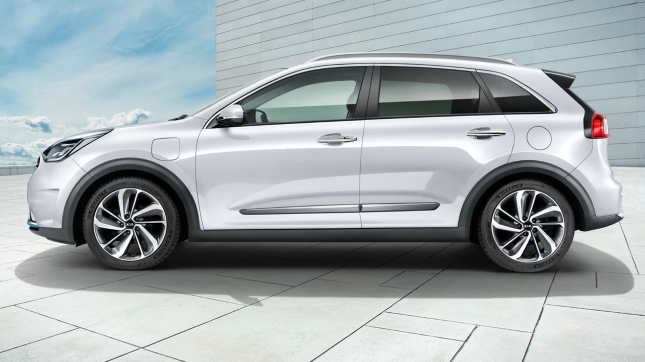 2017 Kia Niro plug-in silver side
