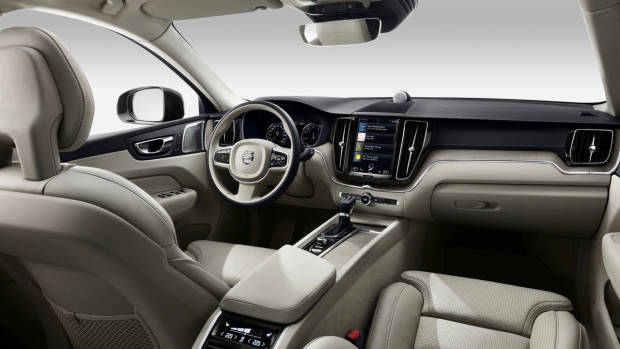 2017 Volvo XC60 beige interior