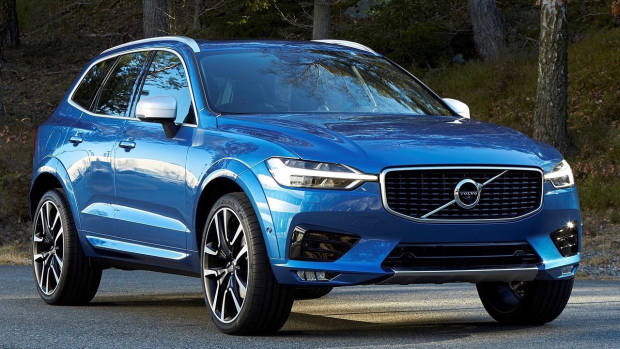 2017 Volvo XC60 blue front