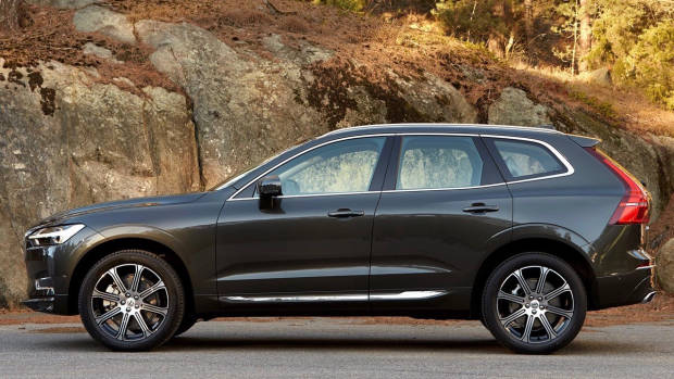 2017 Volvo XC60 brown side