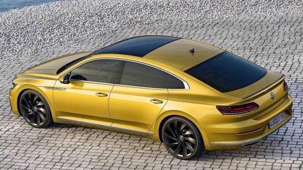 2018 Volkswagen Areton R-Line gold rear