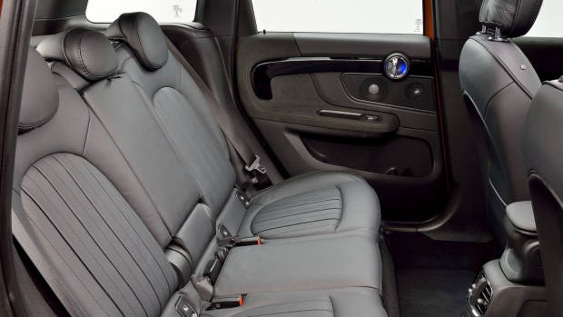 2017 Mini Countryman Back Seat – Chasing Cars