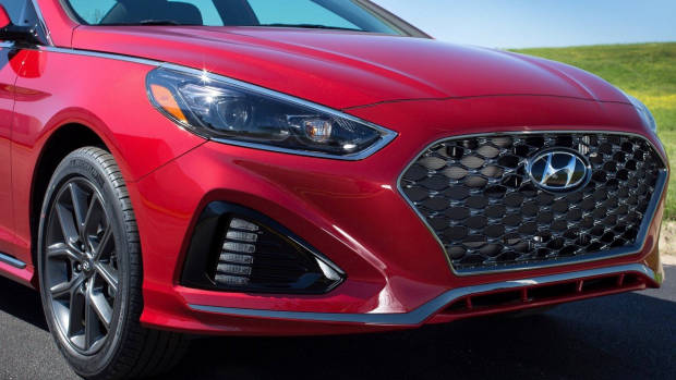 2017 Hyundai Sonata Sport red front grille