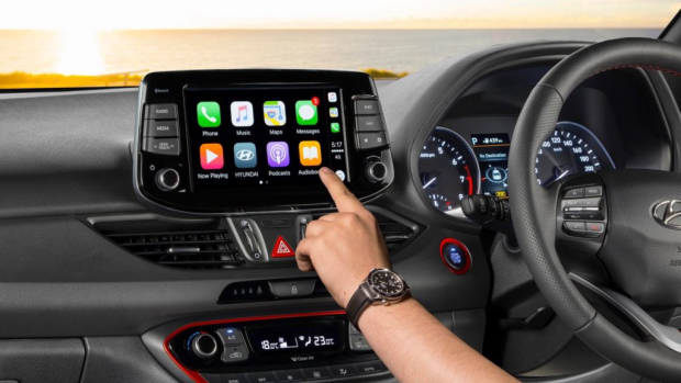 2017 Hyundai i30 SR interior touchscreen CarPlay Australia