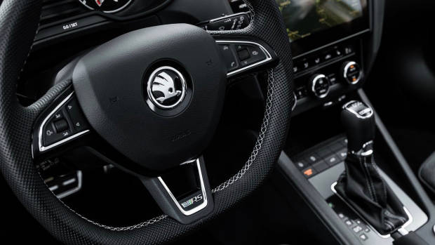 2017 Skoda Octavia RS steering wheel