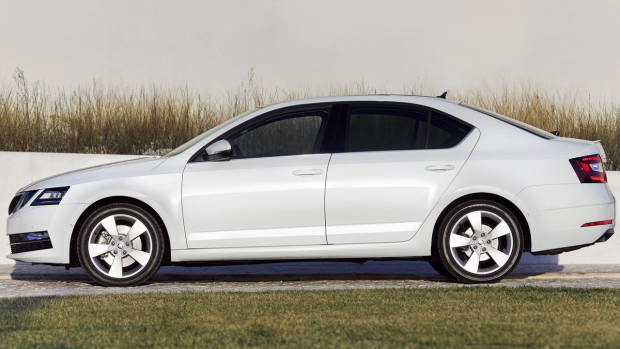 2017 Skoda Octavia white side