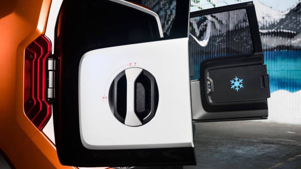 2017 Toyota FT-4X concept split tailgate