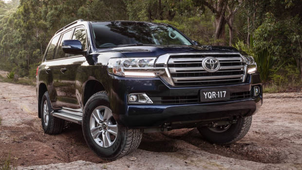 2017 Toyota Land Cruiser Altitude blue front close