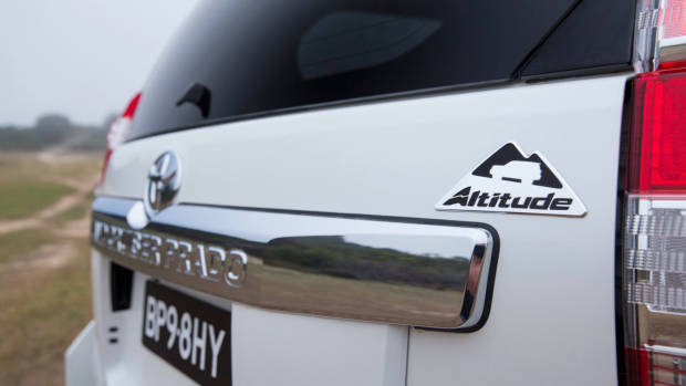 2017 Toyota Prado Altitude white badge
