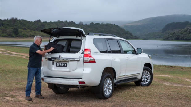 2017 Toyota Prado Altitude white rear tailgate