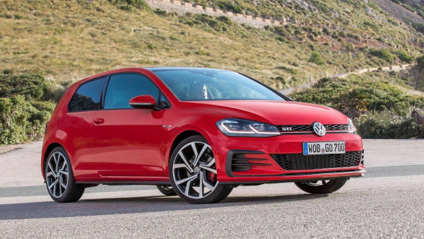2017 Volkswagen Golf GTI Performance Edition 1 red front