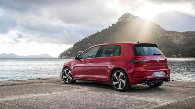 2017 Volkswagen Golf Mk7.5 red rear