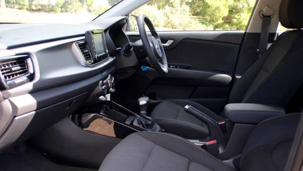 2017 Kia Rio Si front cabin