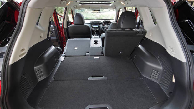 2017 Nissan X-Trail boot area
