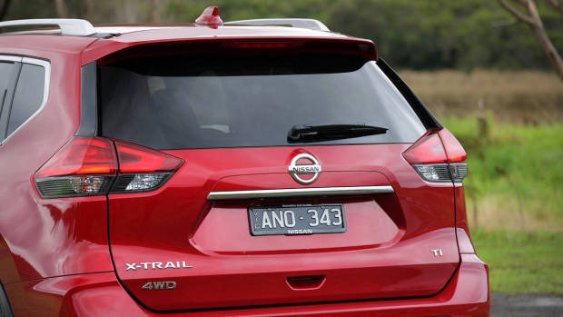 2017 Nissan X-Trail red rear detail