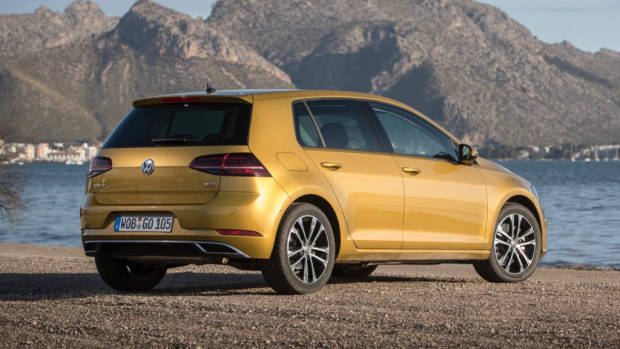 2017 Volkswagen Golf 7.5 Hatch – Chasing Cars